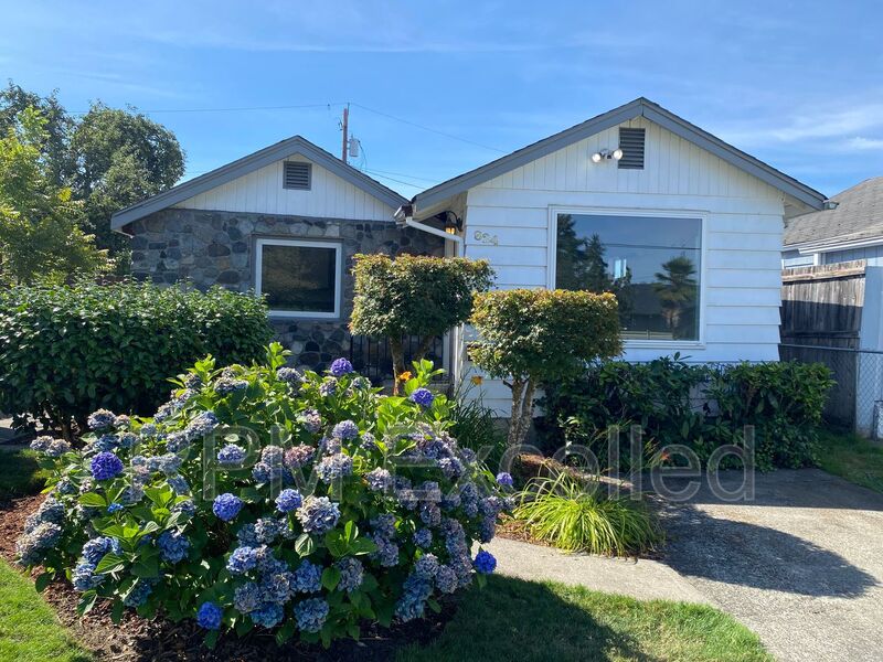 Auburn House: 824 6th St SE