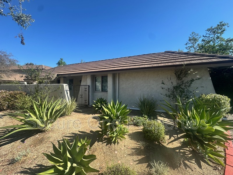 Westlake Village Townhome: 2869 Instone Court