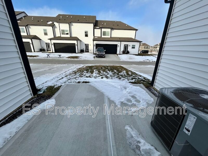 Beautiful, 2 Story Newly Built - 3 Bedroom, 2.5 Bath!  - Photo 26