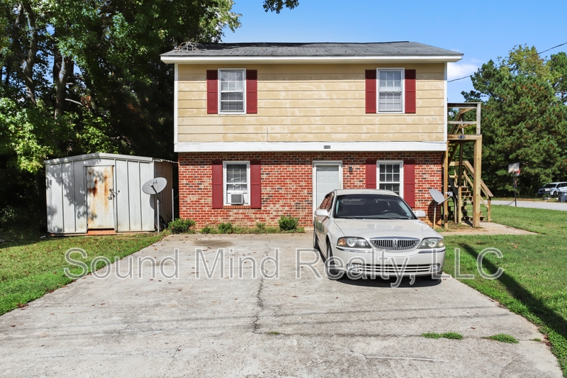 Rocky Mount House: 2600 Mallard Court