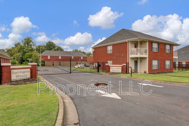 Southaven House: 769 Barrington Woods Cv