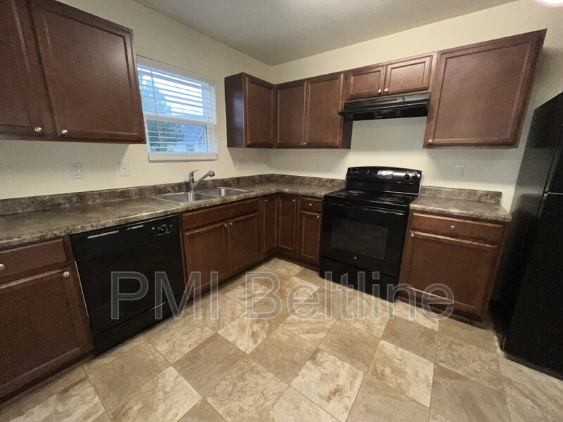 Atlanta House: 5675 Laurel Ridge Circle