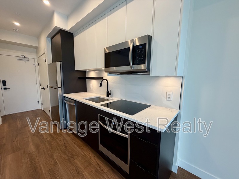 Kelowna Condo: 208-1280 Sutherland Ave