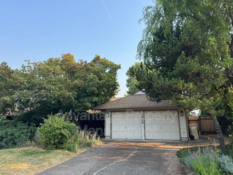 Corvallis House: 1440 NW Meadowgreen PL