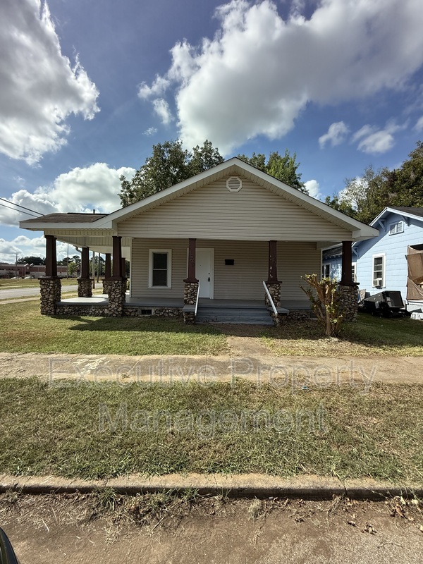 Birmingham House: 1609 48th Street