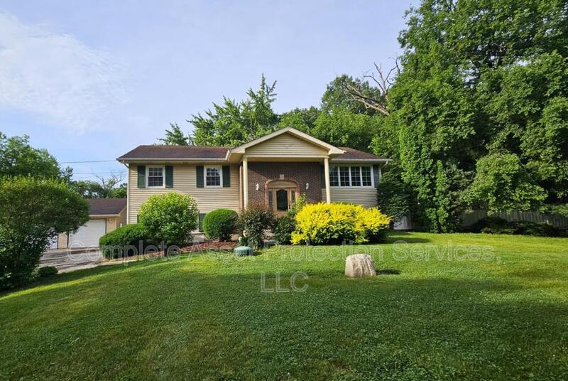 Crown Point House: 5121 W 113th Ave