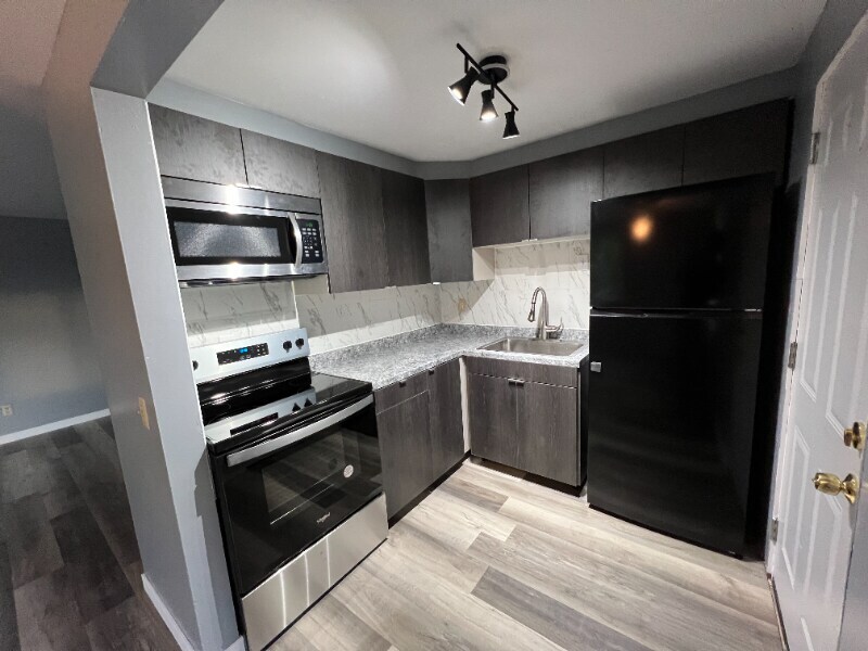 Madison Condo: 1129 Catalpa Circle - A