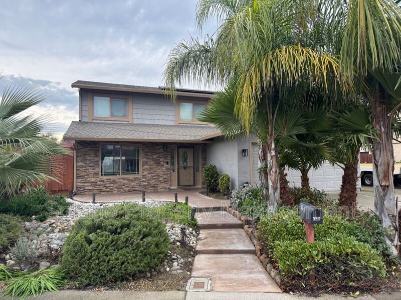 Vacaville House: 184 Gentry Circle