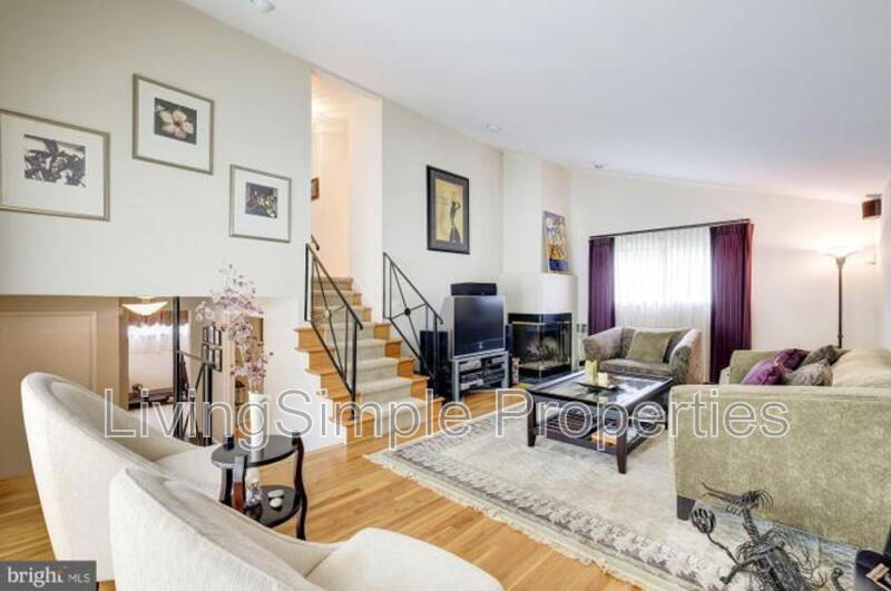 Rockville House: 5902 Holland Road