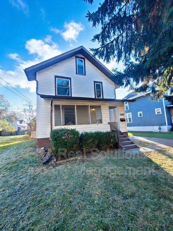 Columbus House: 2540 Parkwood Av