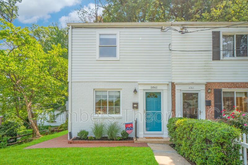 Alexandria House: 5861 Blaine Dr