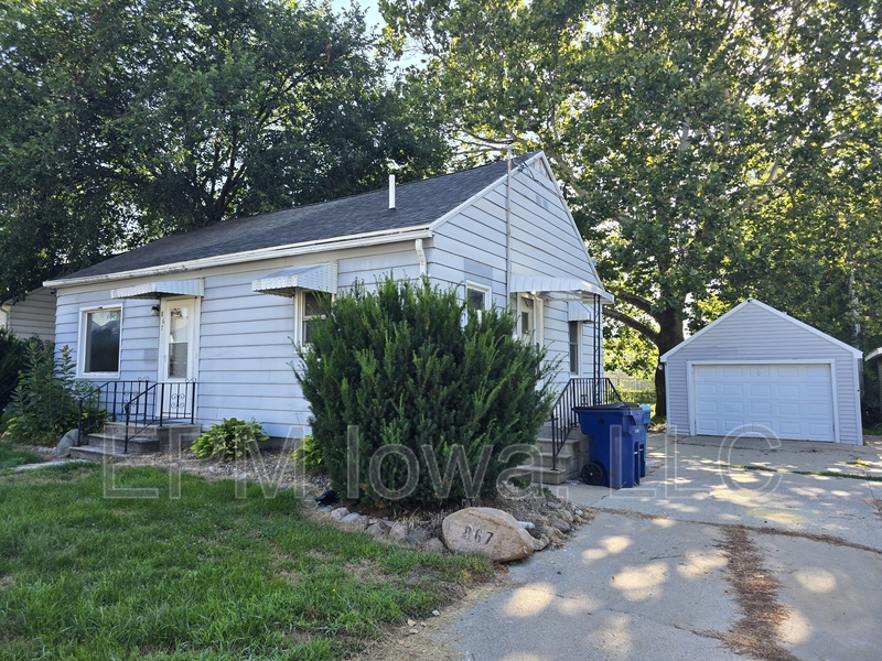 Waterloo House: 867 Maxwell Street