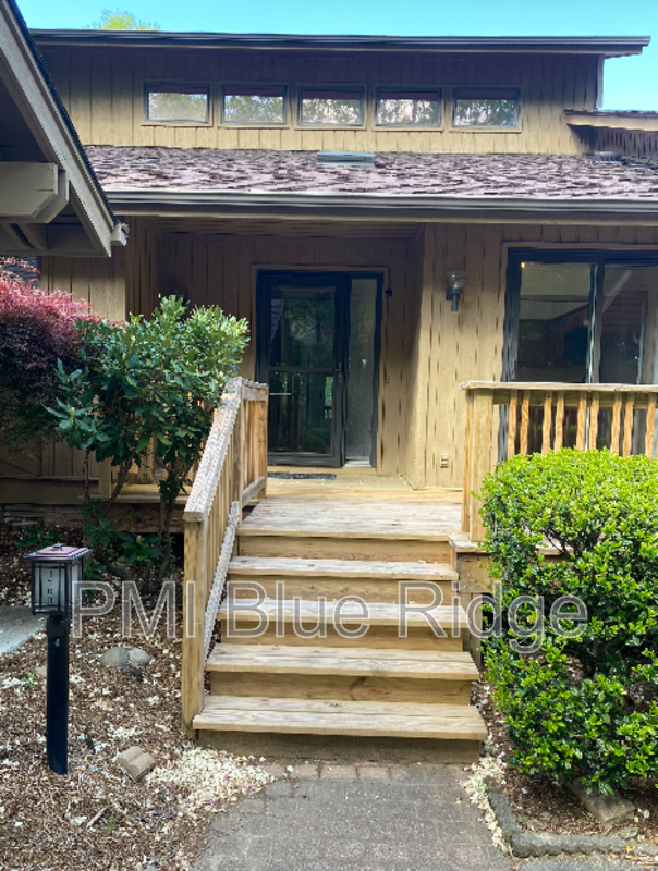 Hendersonville Condo: 1103 Red Oak Drive