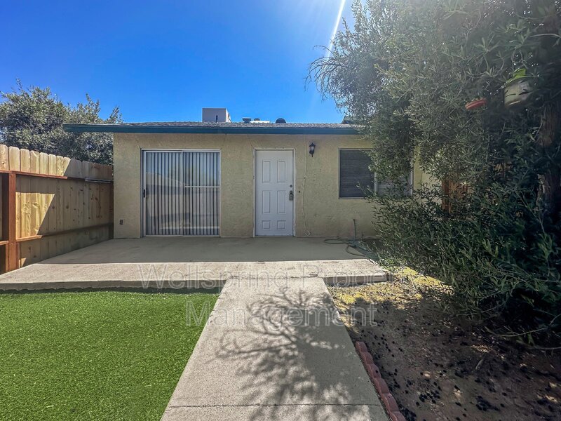Ridgecrest Condo: 201 N Alvord