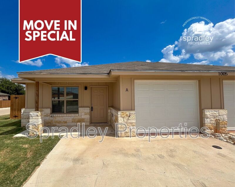 Belton Townhome: 1005A Llano Ct