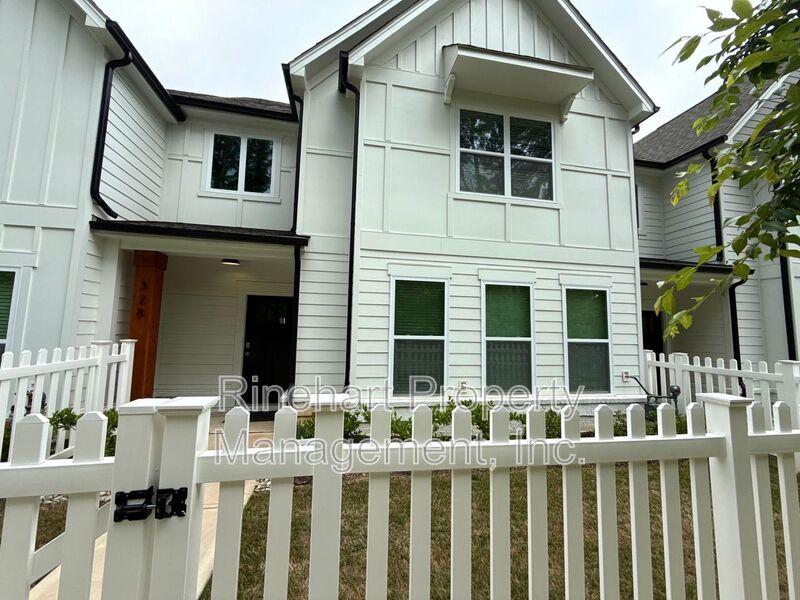 Rock Hill House: 328 Ginsberg Rd