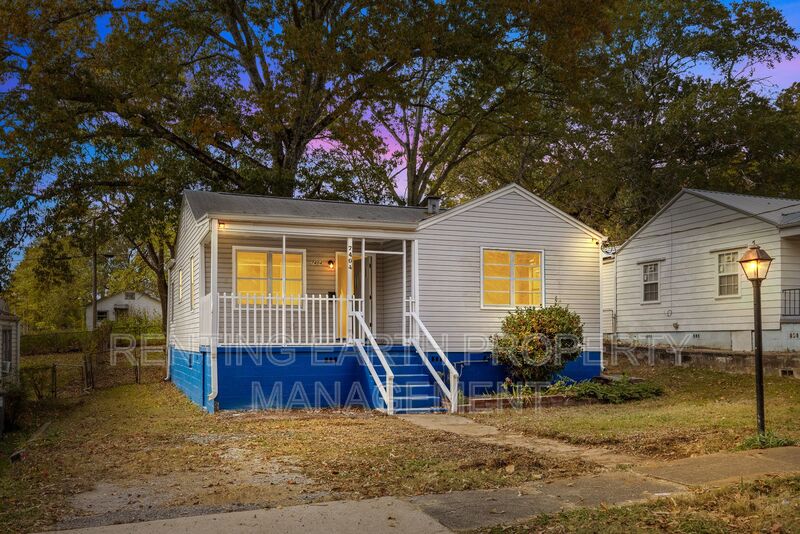 Birmingham House: 7404 Paris Ave