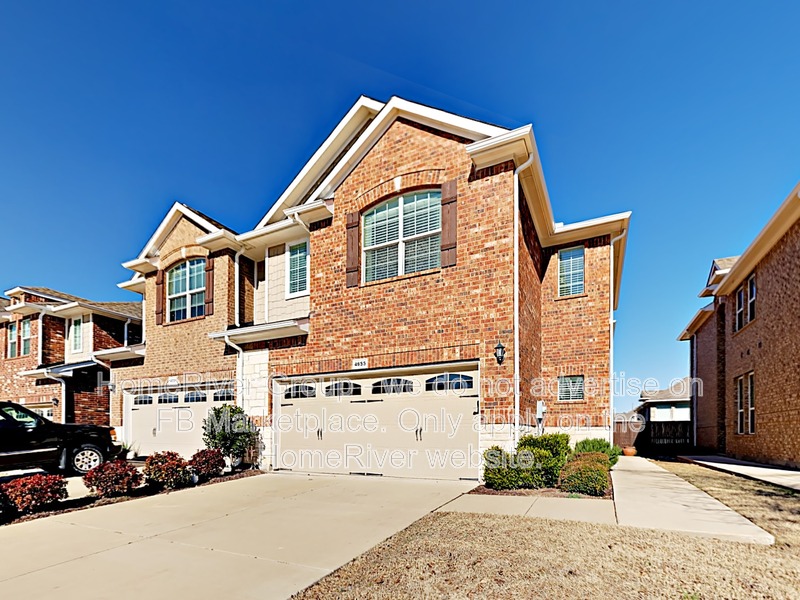Plano Townhome: 4655 Perthshire Ct