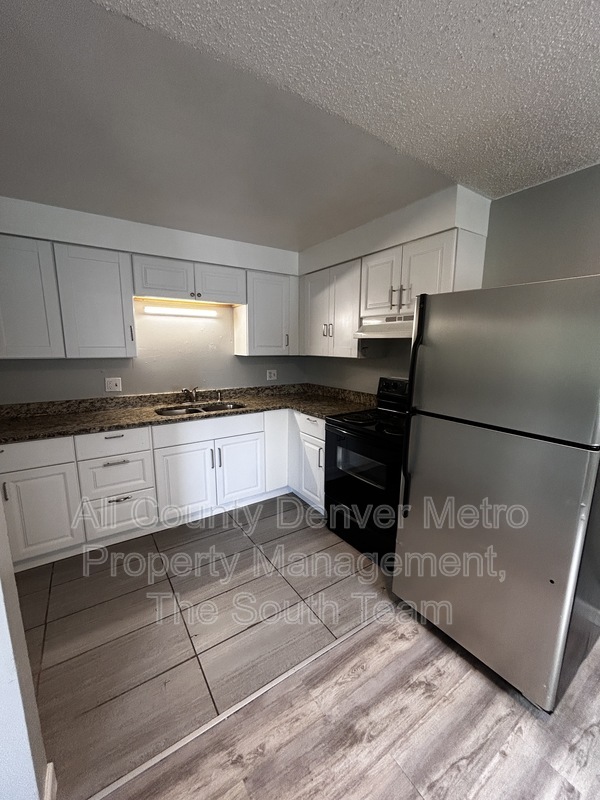 Aurora Condo: 1720 Chester