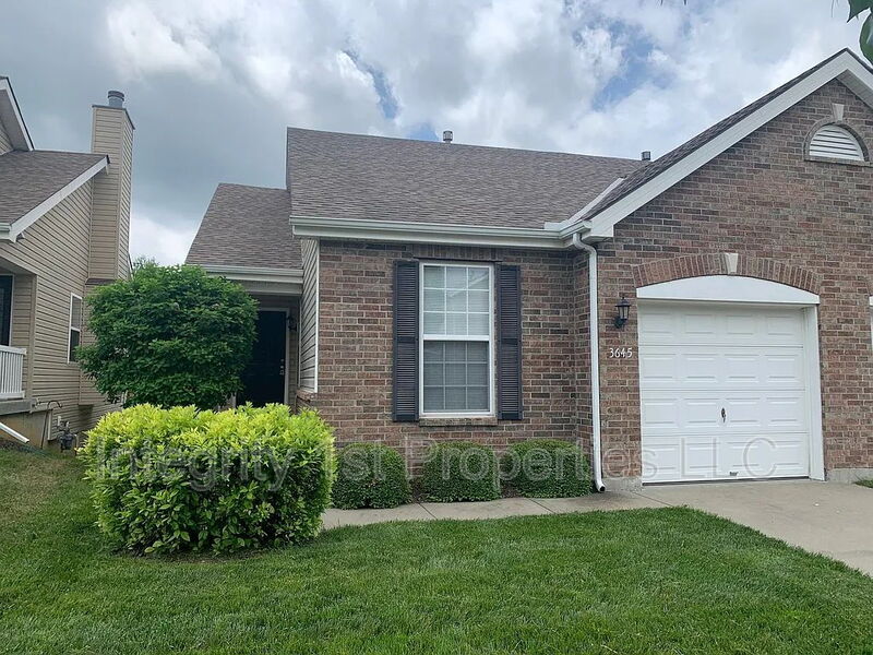 Kansas City Townhome: 3645 Northwest 84th Terrace