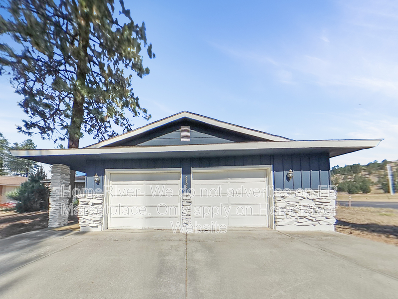 Nine Mile Falls House: 6806 W Johannsen Ave