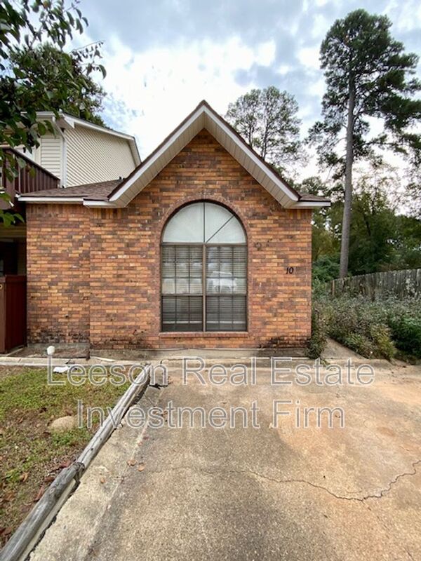 Shreveport House: 9221 Ellerbe Rd.