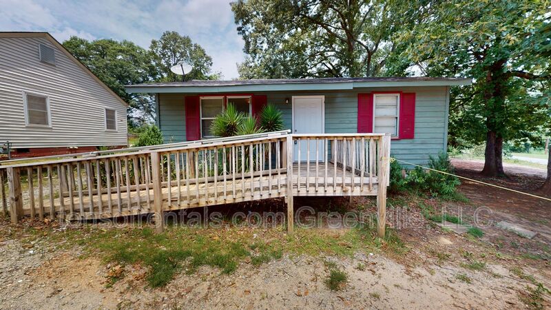 Spartanburg House: 734 Whitlock Street