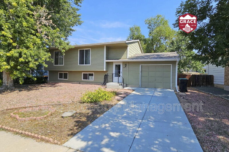 Lakewood House: 3234 S. Dudley St.