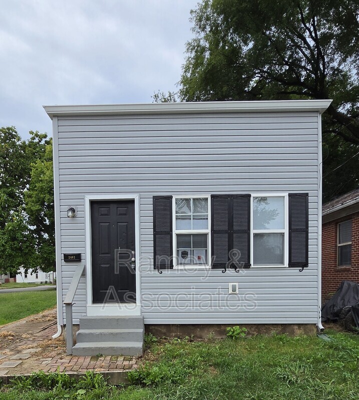Louisville House: 2402 Rowan St