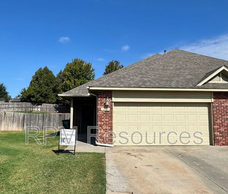 Edmond Condo: 13821 Oxford Dr