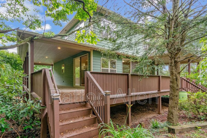 Asheville House: 7 Eastway St