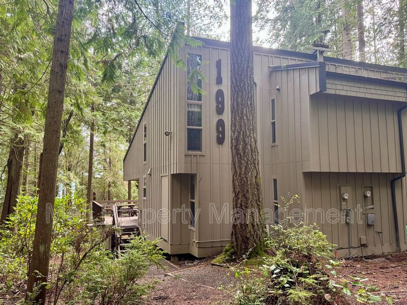 Shelton Townhome: 199 E Cutty Sark Avenue