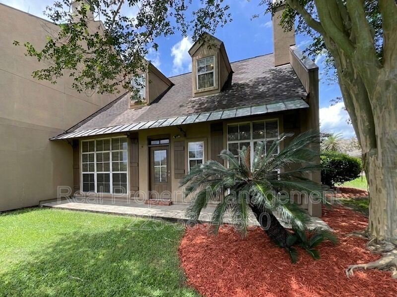 Gonzales Townhome: 40056 Champion Tif Dr.