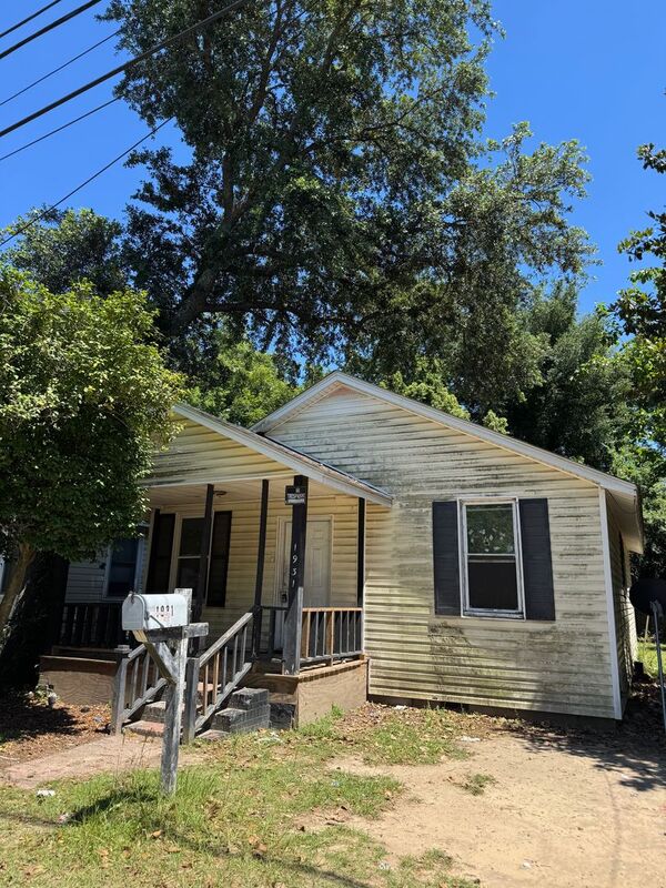 North Charleston House: 1931 Baxter St