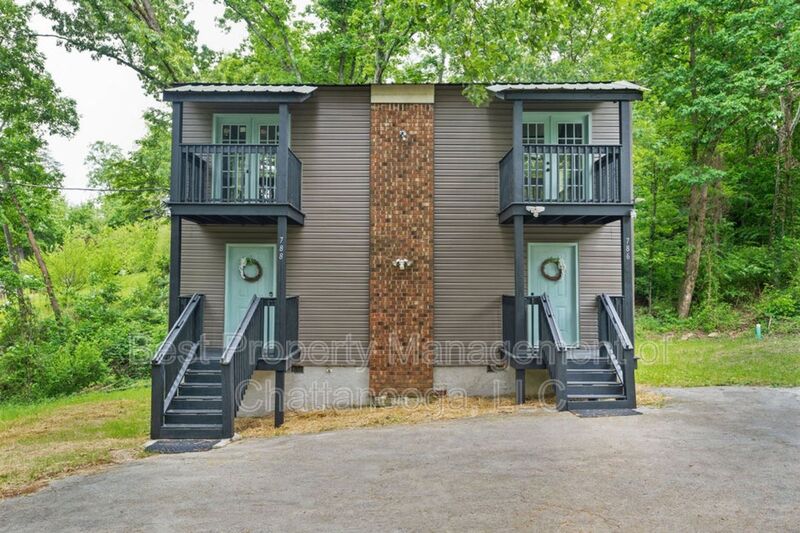 Hixson House: 788 Winding Hills Ln