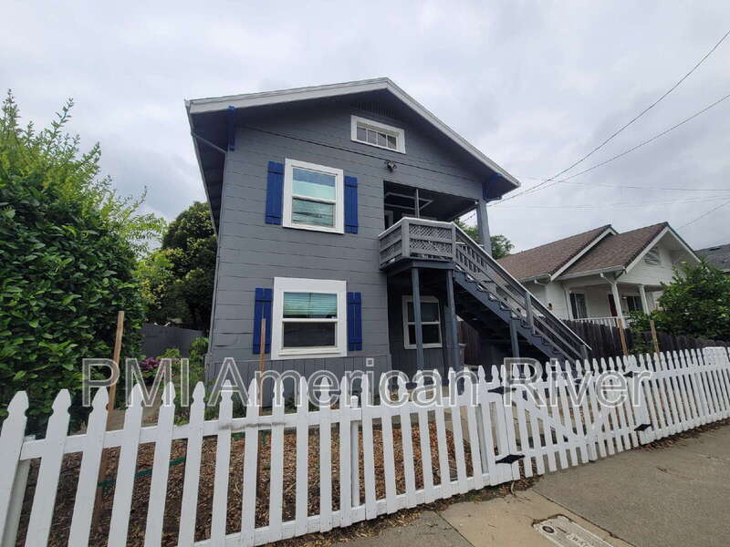Sacramento House: 3116 40th St