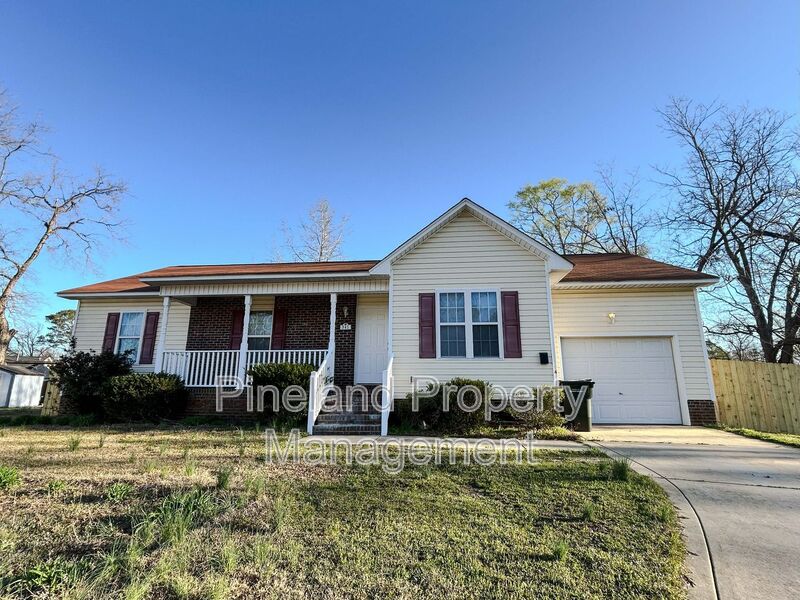 Fayetteville House: 341 Kingdom Estate Drive