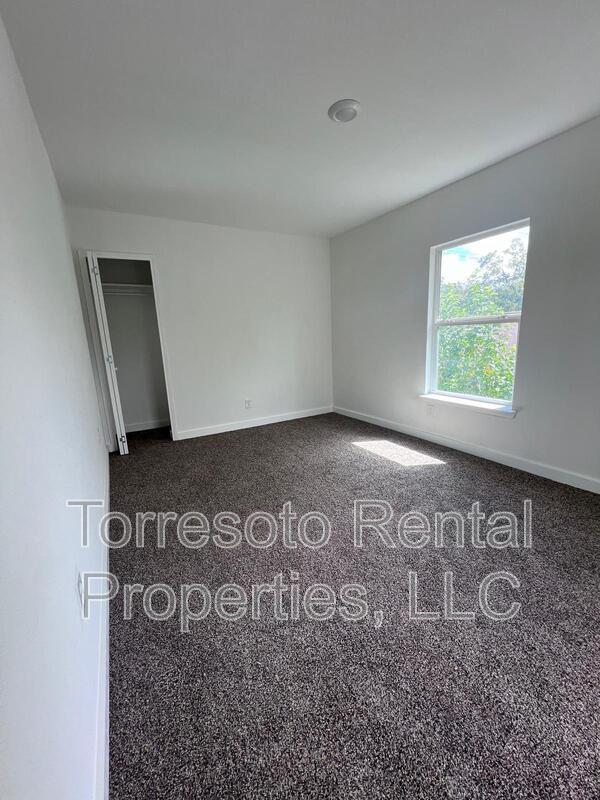 San Antonio Condo: 224 W Pyron Ave