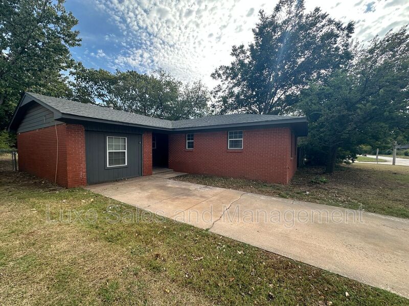Oklahoma City House: 8204 N Harvey Pl