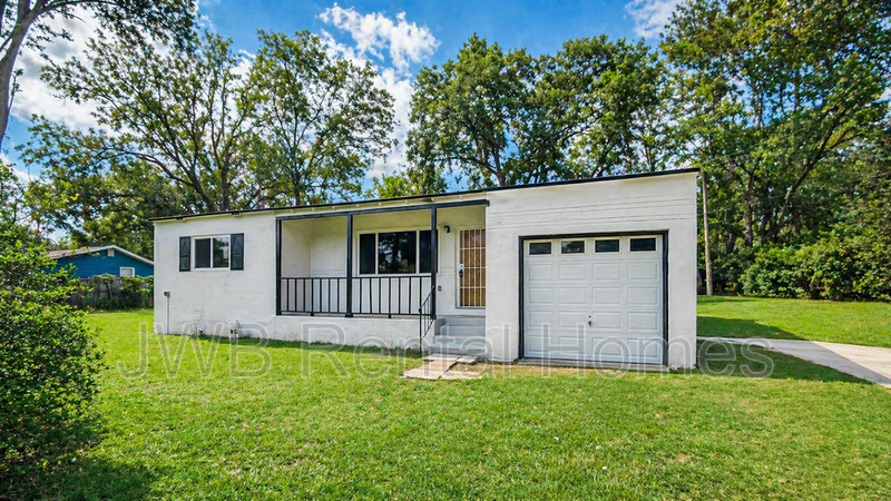 Jacksonville House: 5726 Ovella Road