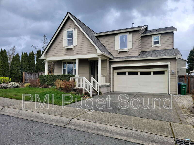 Renton House: 576 Mt Baker Pl NE