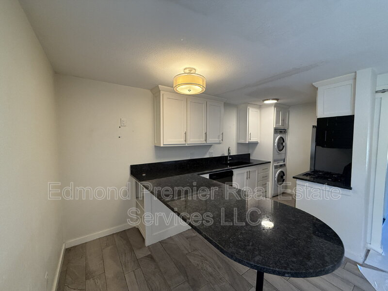 Edmond House: 205 E Hurd