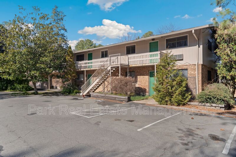 Chapel Hill House: 6 Shepherd Lane Bldg D6