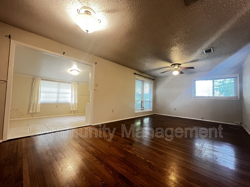 Baton Rouge House: 2415 Rhododendron Ave