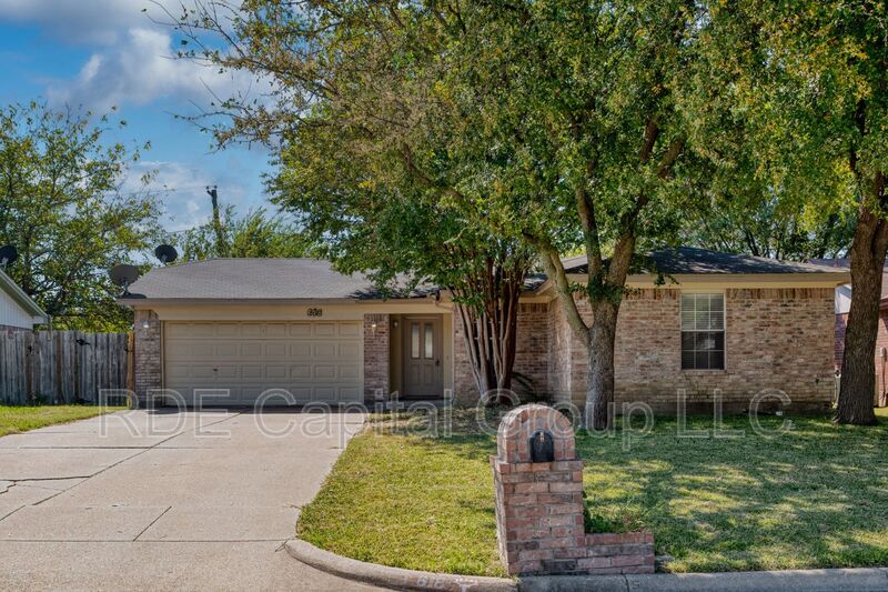 Mansfield House: 618 Plainview Dr