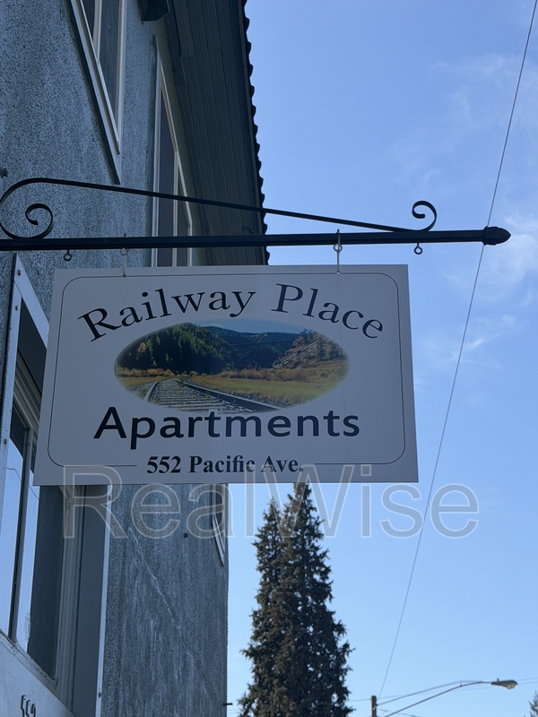 Glendale Condo: 552 Pacific Ave