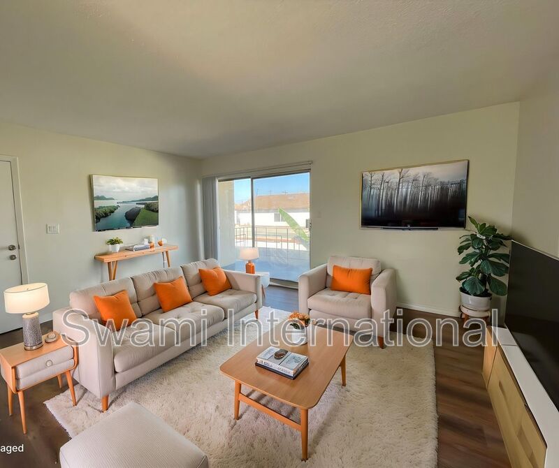 Los Angeles Condo: 836 W. 79th St