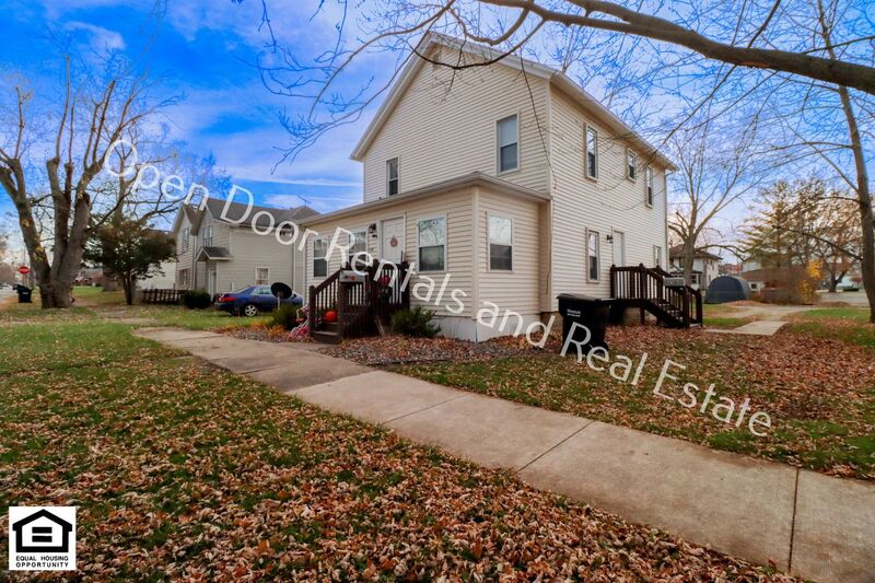 Garrett House: 110 1/2 S Walsh st