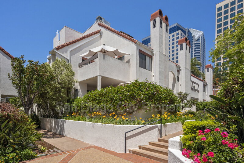 San Diego House: 701 Kettner Blvd