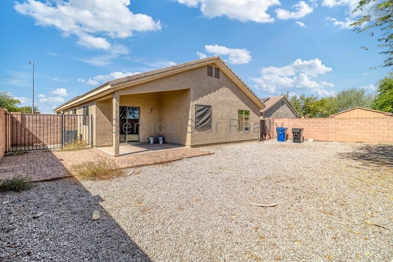 Avondale House: 4601 N 123rd Dr